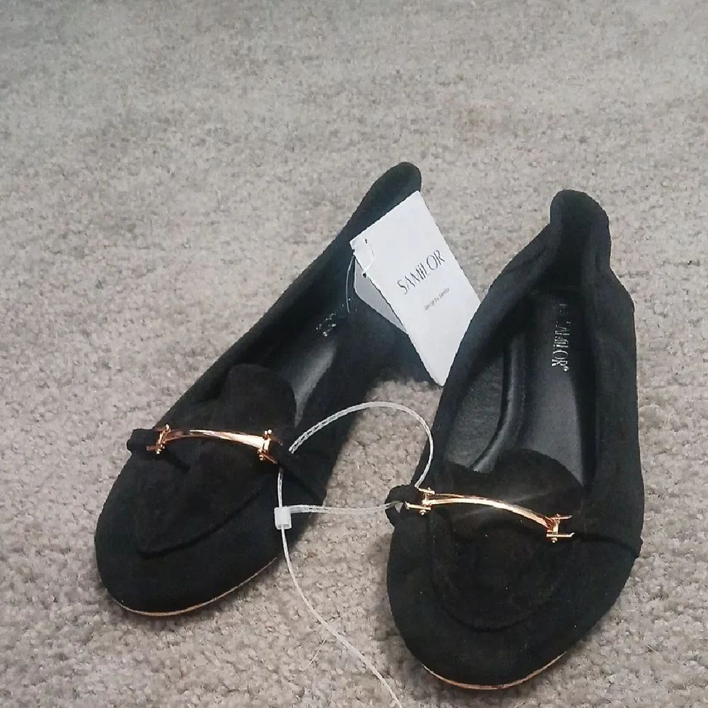 Samilor black flat gold bar accent Sz 9 NWT